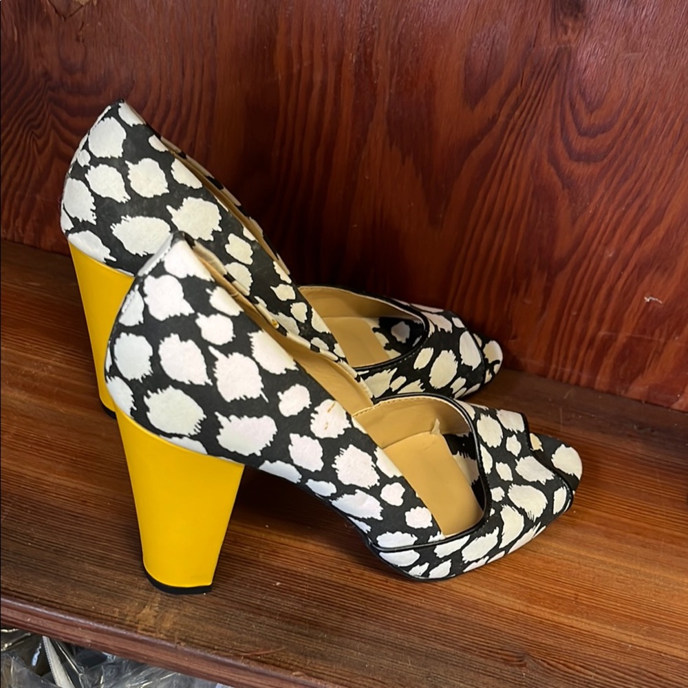 Size 7 Stylish Black and White Polka Dot Heels with Yellow Accents